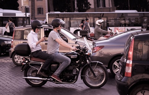 Circulation inter-files des motos de nouveau autorisée sur plusieurs routes en France