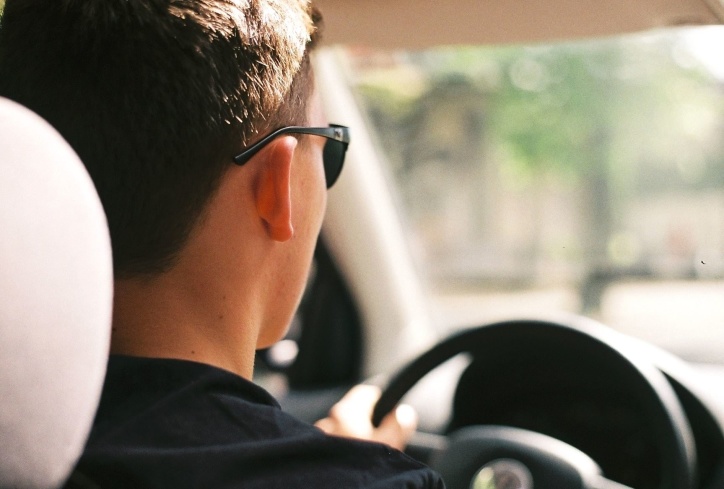 Jeunes conducteurs ont plus souvent des comportements à risque au volant